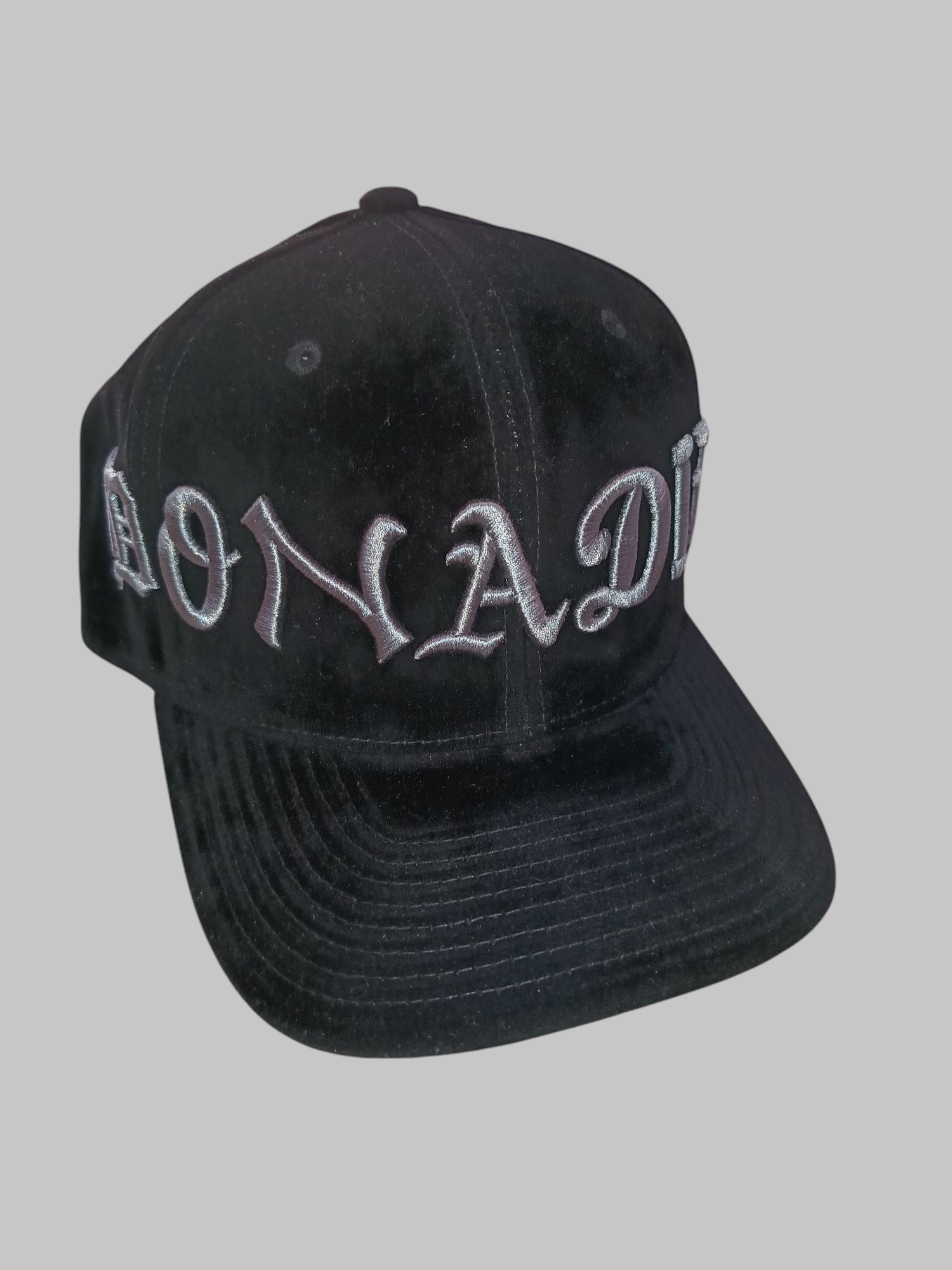 GORRA CURVA DE GAMUZA