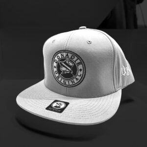 GORRA GRIS PLATA LOGO CLASICO