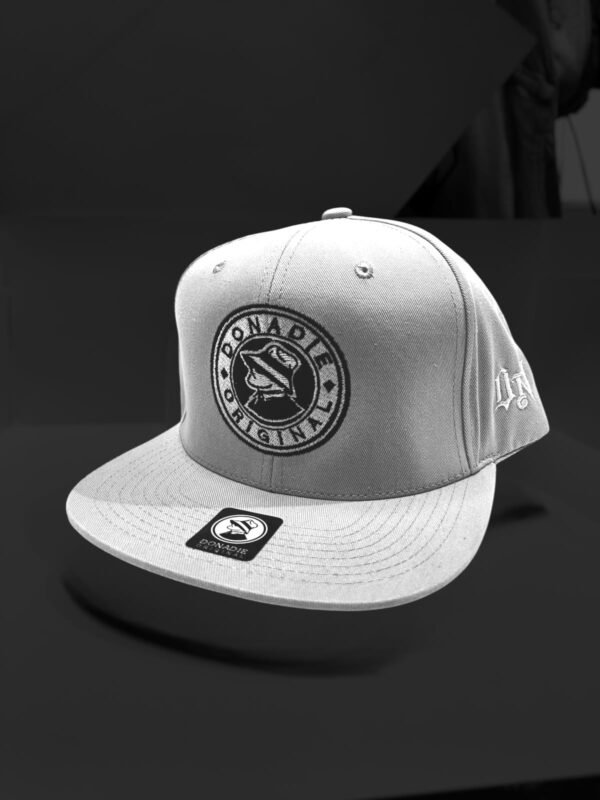GORRA GRIS PLATA LOGO CLASICO