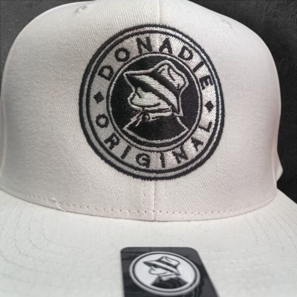 GORRA SNAP BACK BLANCA LOGO CLASICO - Image 4